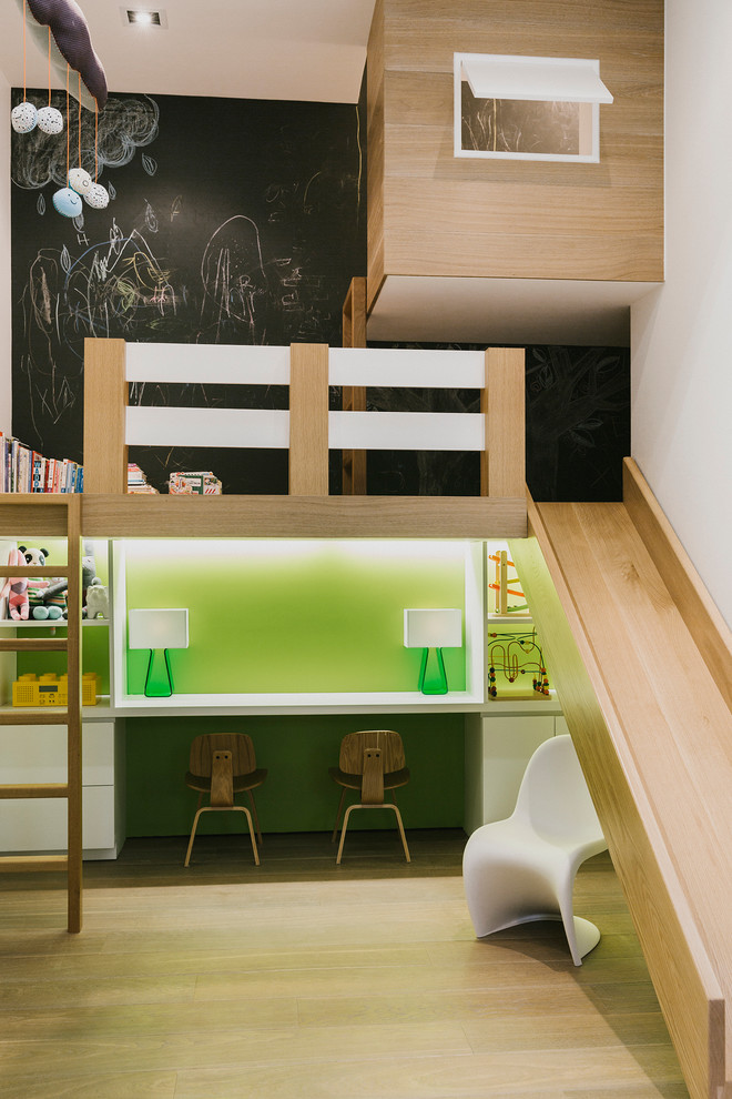 Dormitorio infantil de diseño con tobogán