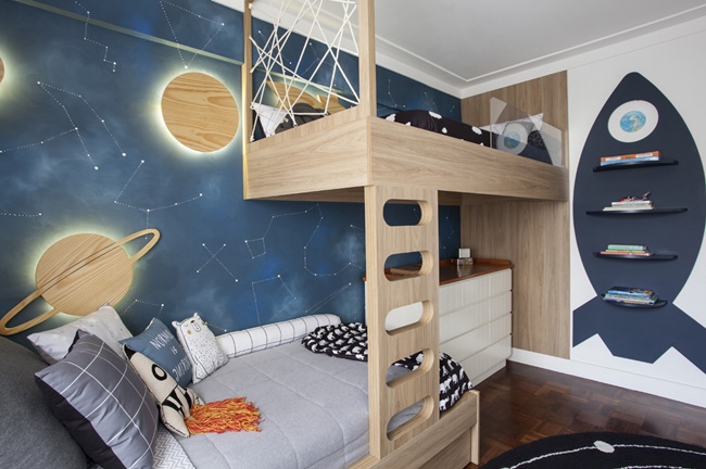 Un dormitorio infantil espacial