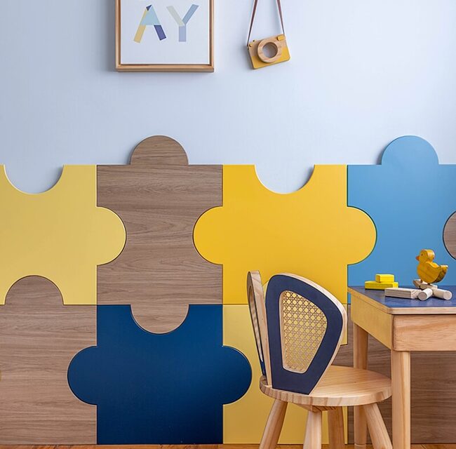Dormitorio infantil con un puzzle lleno de color
