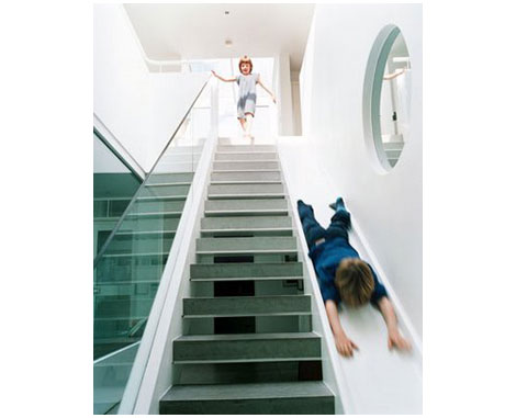 ¿Bajas por la escalera… o por el tobogán?