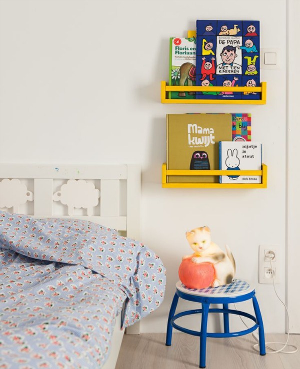 DIY: Estantería para cuentos y libros con el especiero de Ikea