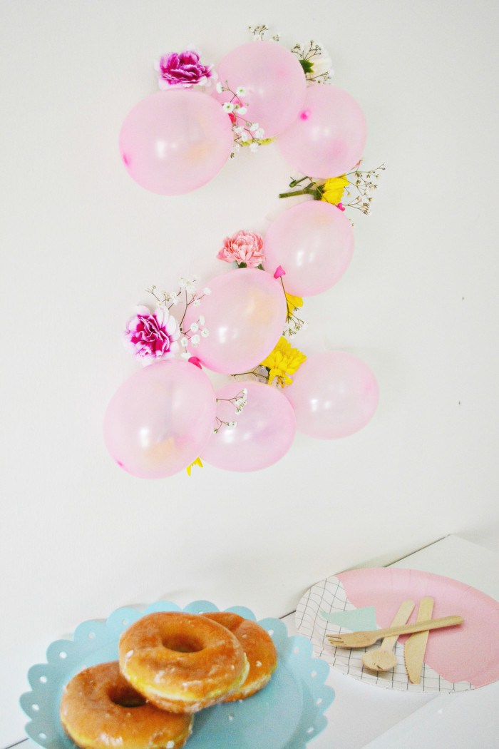 Brote Racionalización Bigote Decora tu fiesta con Números de globos y flores - DecoPeques