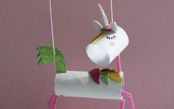 Manualidades infantiles: una marioneta unicornio