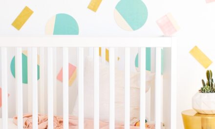 DIY: decoración abstracta en la pared de la habitación del bebé