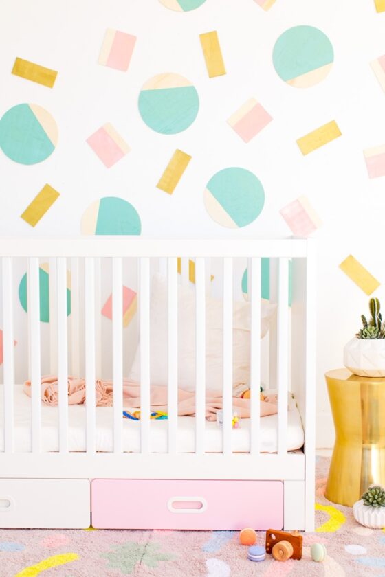 DIY: decoración abstracta en la pared de la habitación del bebé