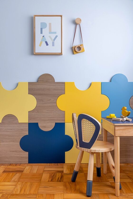Dormitorio infantil con un puzzle lleno de color