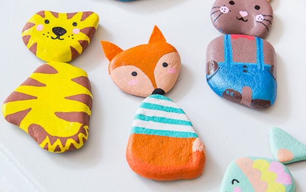 Manualidades infantiles: pintar piedras con formas de animales