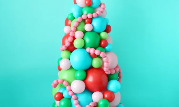Decoración con globos: un árbol de Navidad con globos