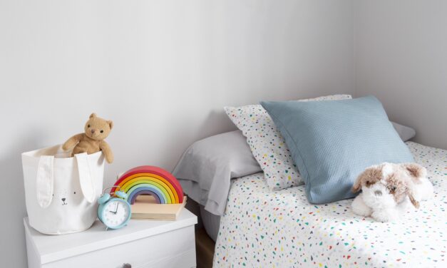 De habitación genérica a espacio soñado: cómo personalizar el cuarto de tus peques